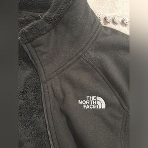💥 Price drop!! 💥 Gently used Black NORTHFACE full zip for Women.